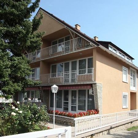 Siesta Apartmanhaz Balatonfuered Exteriér fotografie