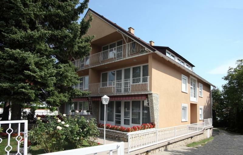 Siesta Apartmanhaz Balatonfuered Exteriér fotografie